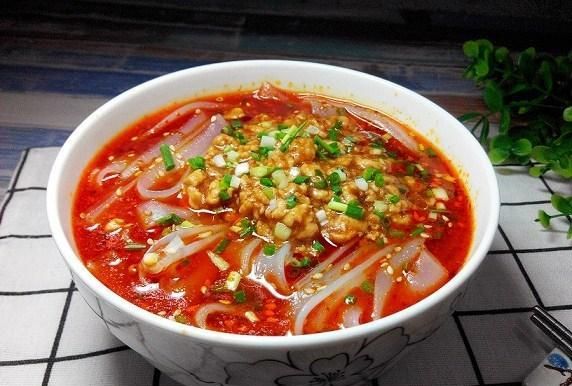 汤河粉:两种口味,热辣与爽口,你更喜欢哪一个?