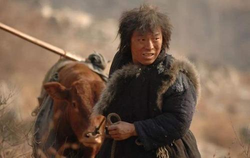 同是演乞丐,周星驰用手抓饭,黄渤牙齿发黄,杨颖这是来搞笑的吧