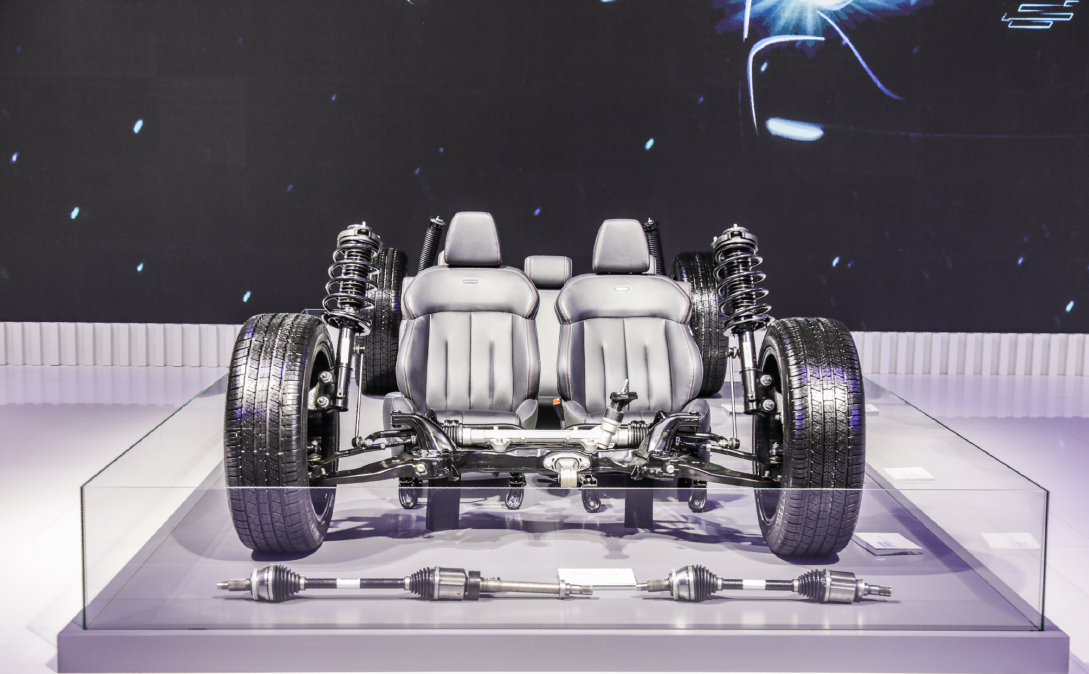 “塑光”做衣，“蓝鲸”入魂，长安欧尚X5要火