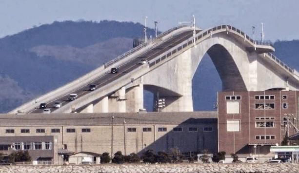 日本震惊全世界的"垂直大桥",从侧面也看,网友:原来如此!