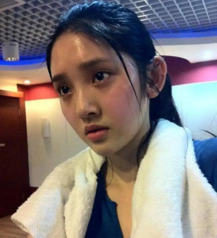 唐艺昕被张若昀追到手的时候才24岁看了旧照后张若昀有多幸福