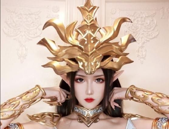 腐团儿最新cos照出炉,一手艾达王惊艳众人,举着枪的