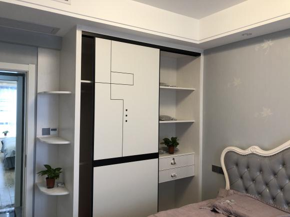 新房总算完工了,全部下来花30万,墙壁贴瓷砖,颜色太深,后悔了