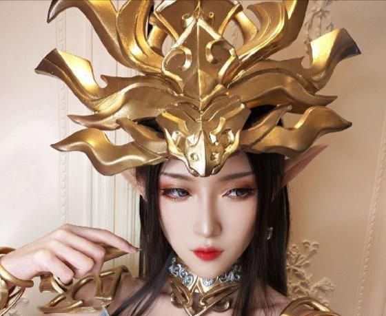 腐团儿最新cos照出炉一手艾达王惊艳众人举着枪的样子真霸气