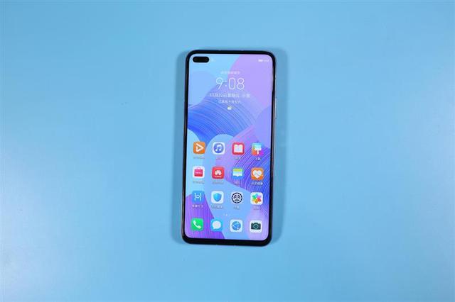 华为自从开始发展手机也业务,从单一的高端然后走向全面的发展,华为的