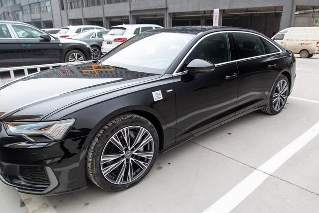 奥迪疯狂吗行政级新车亲民却长超5米刚上市2月就降了5w左右