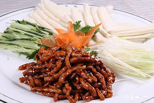 除了北京烤鸭之外,最经典的几道北京菜,典型的宫廷风味