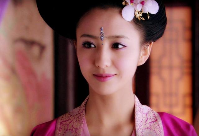 许娥被赵飞燕陷害失去后位自救失败却成就了王莽