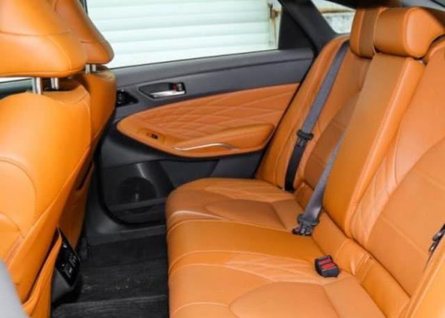 最霸气的一辆小轿车,车身近5米长,人称"亚洲龙车"