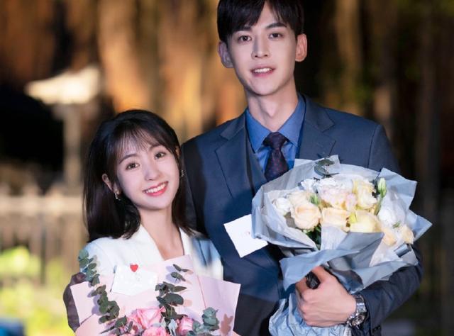 黄一琳出演这部剧也是让大家很期待的,而且黄一琳出演过的《星空下的