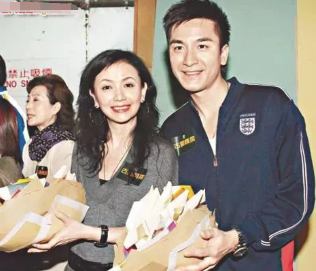 他公开被绿后宣布新恋情,和前女友是闺蜜,还曾和杨幂是情敌