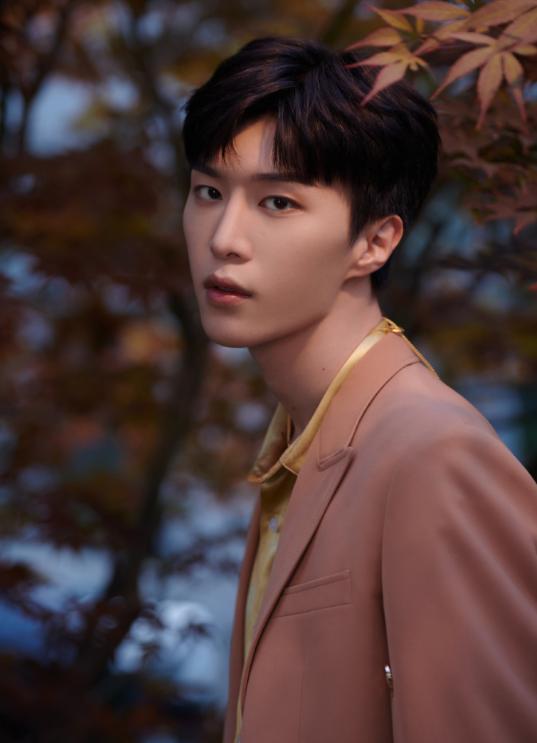 范丞丞二十岁生日发布新专范冰冰送祝福字里行间都是宠爱期待