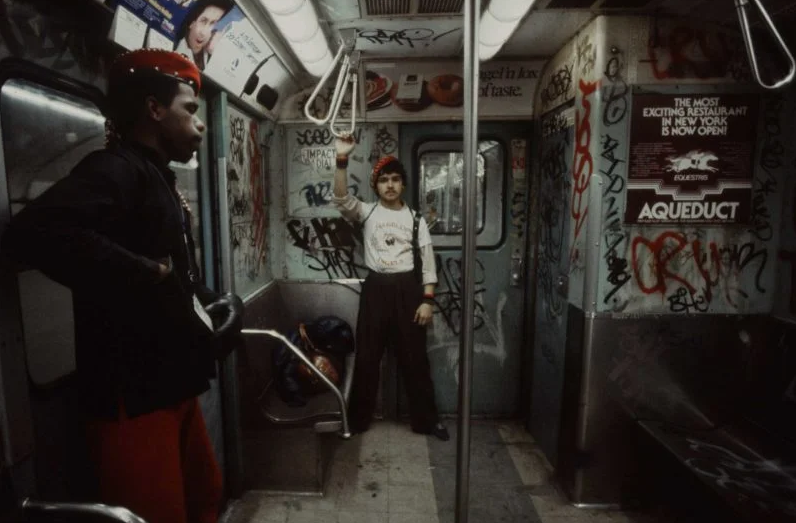 1981年的纽约地铁用脏乱差三个字来形容一点也不过分