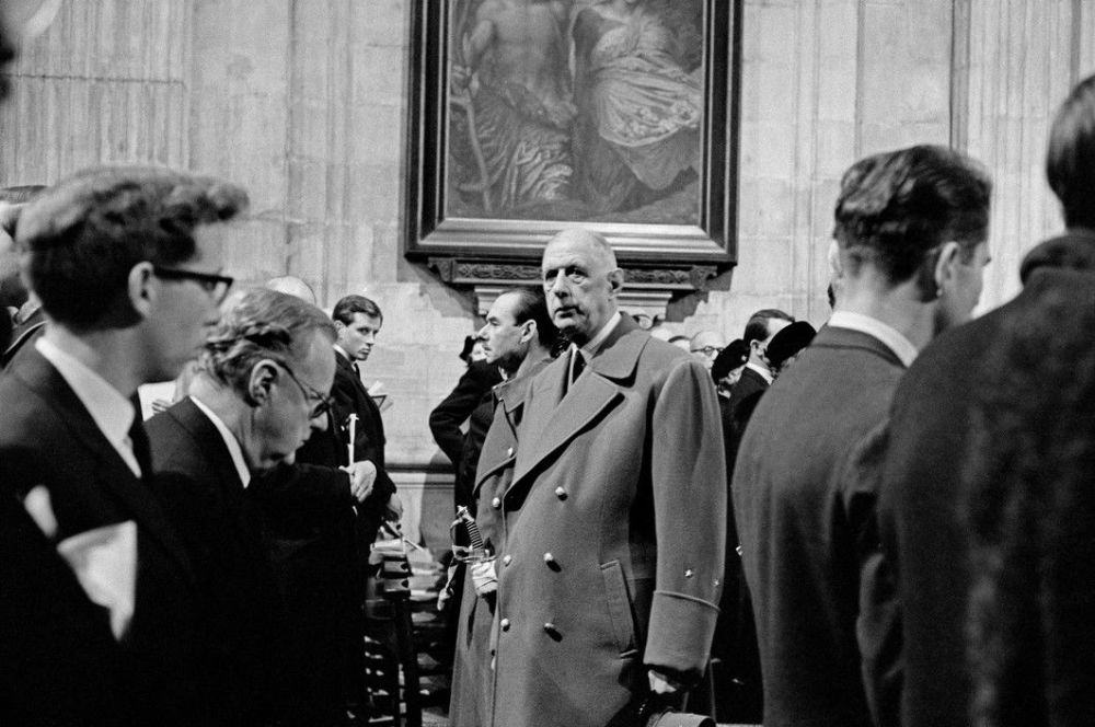 戴高乐有多机智?机场假装送行,在最后一刻跳上飞机逃向英国