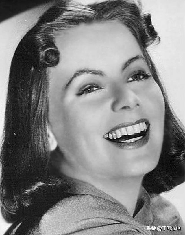 14岁百货打工22岁一战成名36岁息影却活成影史传奇