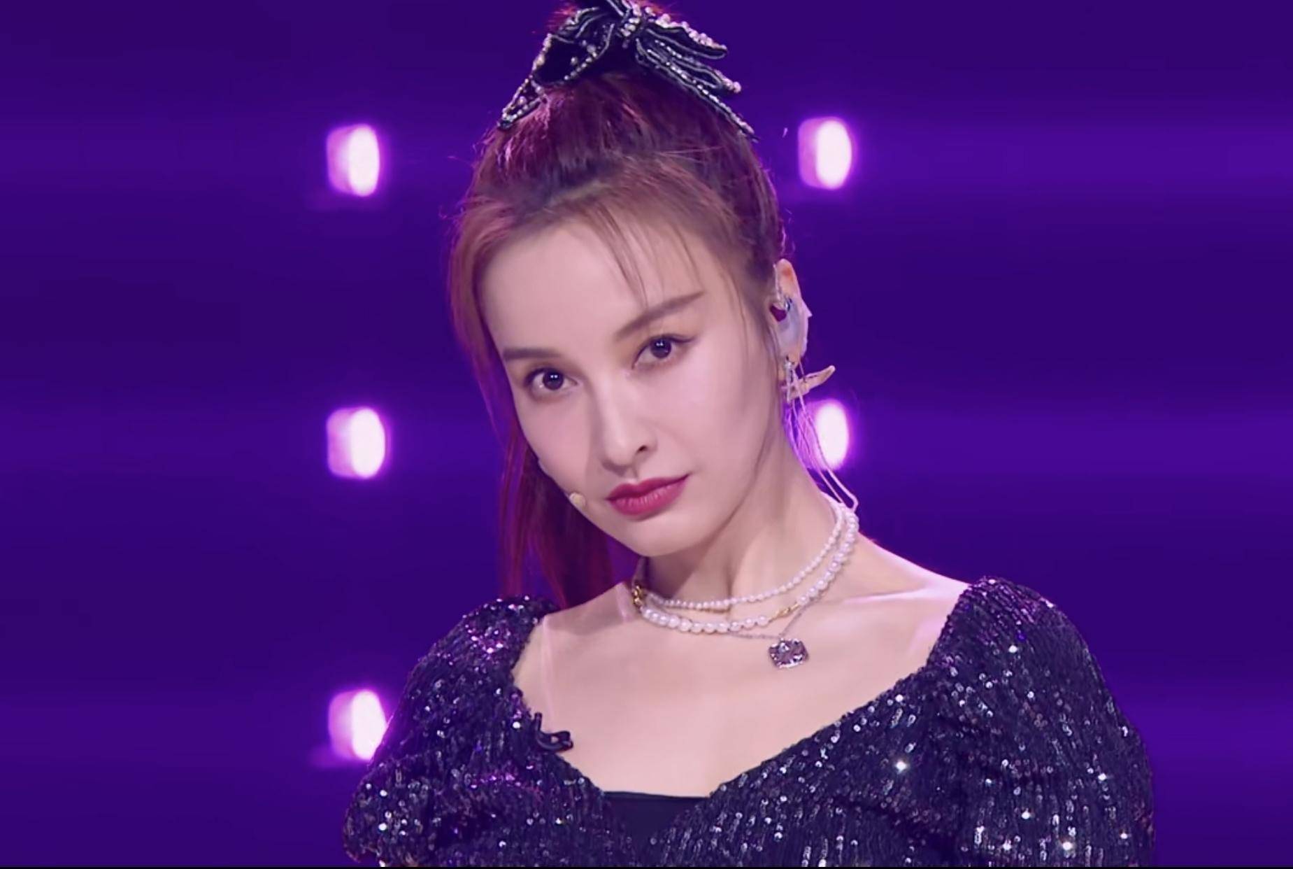 舞台播放量破千万,不再是别人的背景板