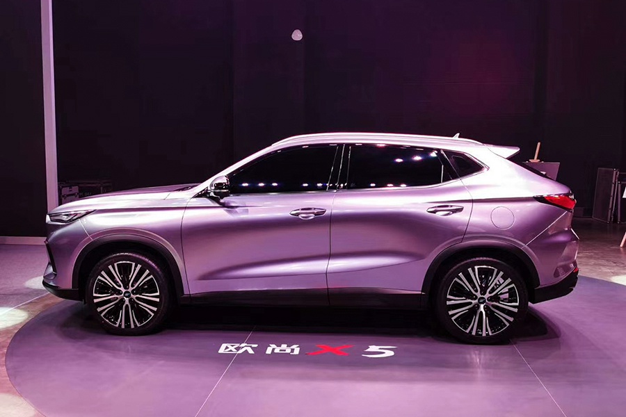 “塑光”做衣，“蓝鲸”入魂，长安欧尚X5要火