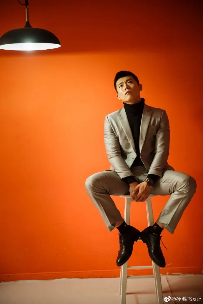 还好:孙鹏飞主持安徽卫视的《每日新闻报》,看过《男生女生向前冲》的