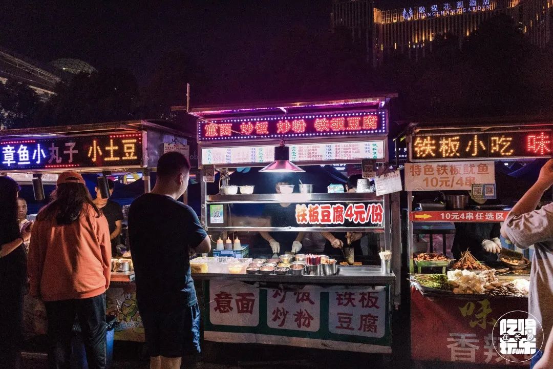 铁板炒粉要说有没有缺点的话,大概就是香肠的个别地方炸过头,口感相对