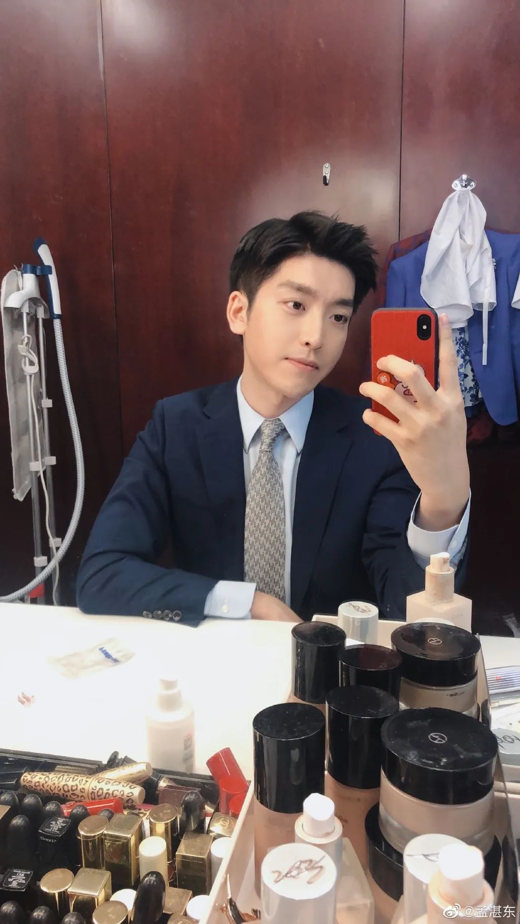 分享一张我和李胜基的合影↓孟湛东在清华上的是研究生,在学校那会