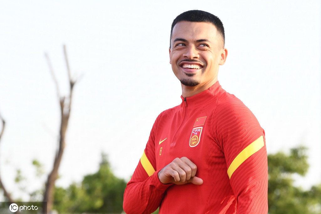 能认出来吗?英超回归李可晒当年比赛照,对手竟是旧主阿森纳!