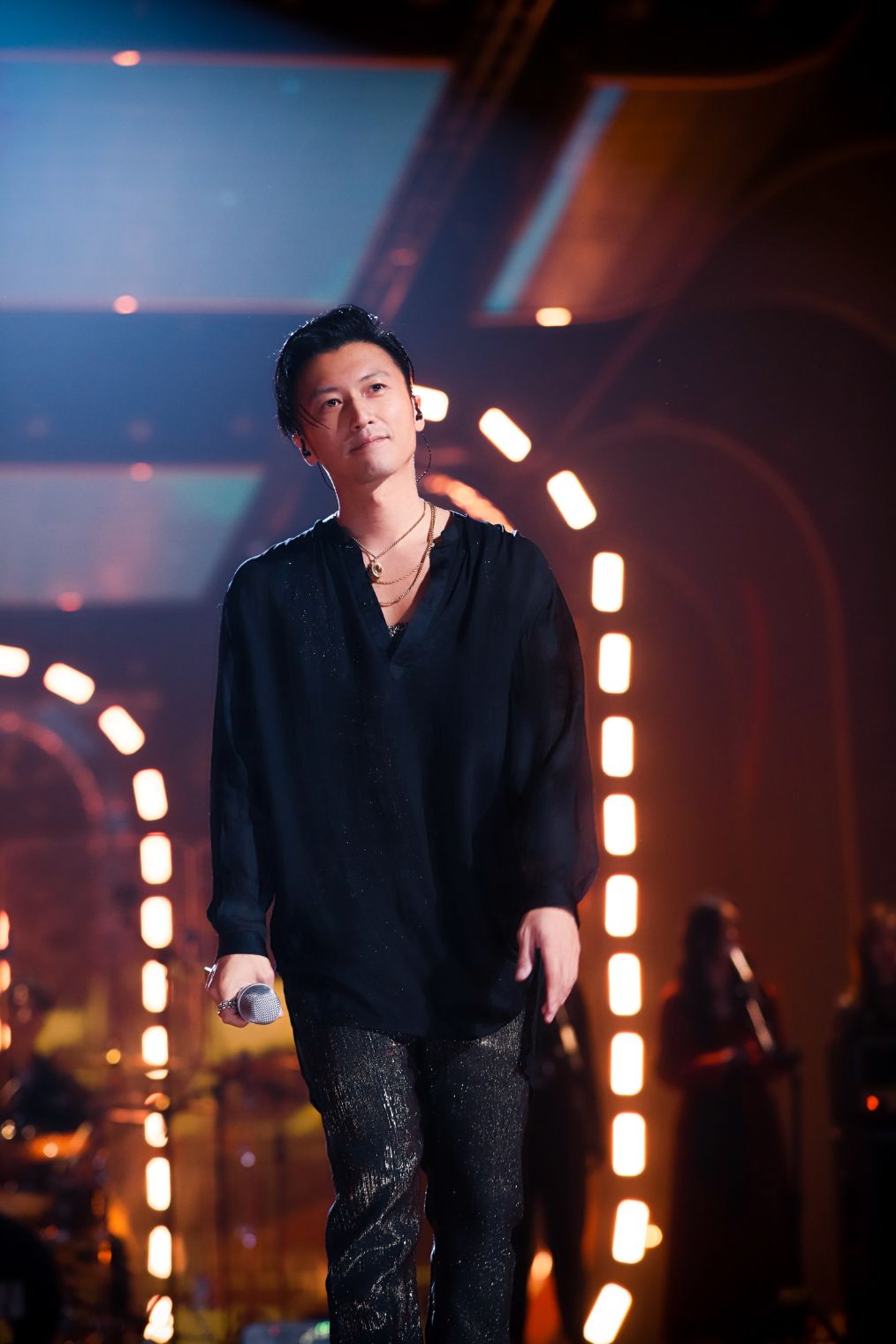 谢霆锋加盟天猫618超级晚 携手《我们的乐队》上演回忆杀