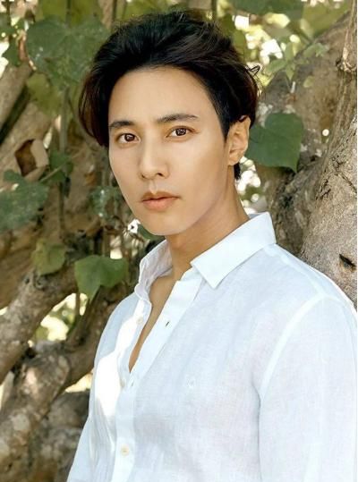 元斌在这部剧中所扮演的正是痴情专一的贵公子韩泰锡这一个角色.