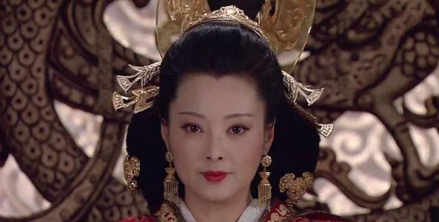 她是贵族的小姐,却甘愿下嫁给奴才,一年后当上皇后|奴才|小姐|皇后_新