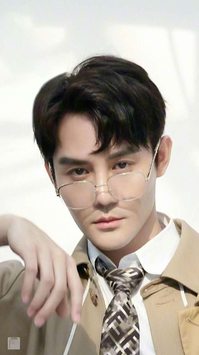 王凯现在算是国内一线男明星了,作为众多80后男星中的一员,王凯算是