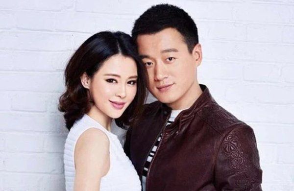 佟大为娶了自己的老师,9年为他生3子的女人来历不简单