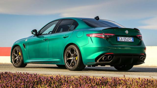 Alfa romeo giulia quattrofolio