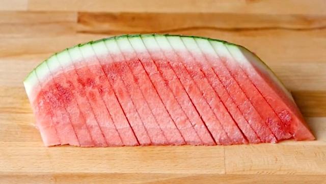 家里来客人了,切西瓜就用这5种,简单吃完不脏手,大家都夸聪明