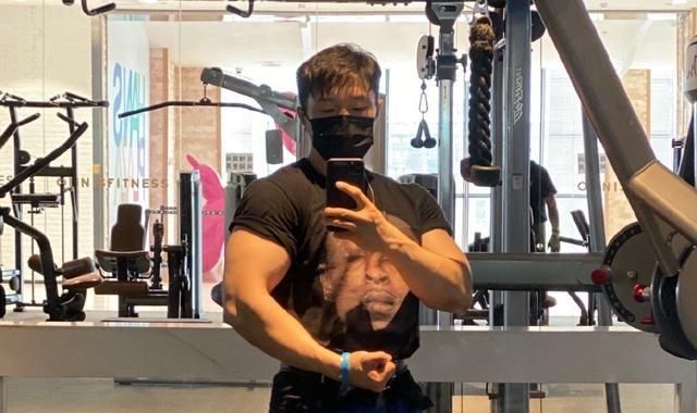 这是什么操作德云社烧饼中午晒起了下午茶独特手指造型惹争议