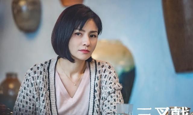 打电话的场景,看得让人胆战心惊,这简直是在重复夏春生牺牲前的那一幕