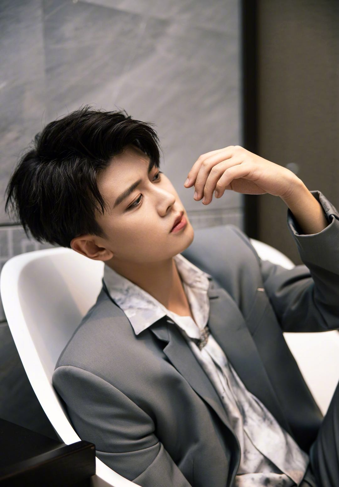 任嘉伦的穿搭我就开门见山的说了一个字帅