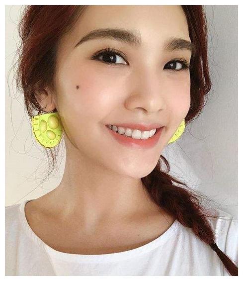 八位脸上有痣的女明星,杨丞琳最明显,唐嫣的很难看出来