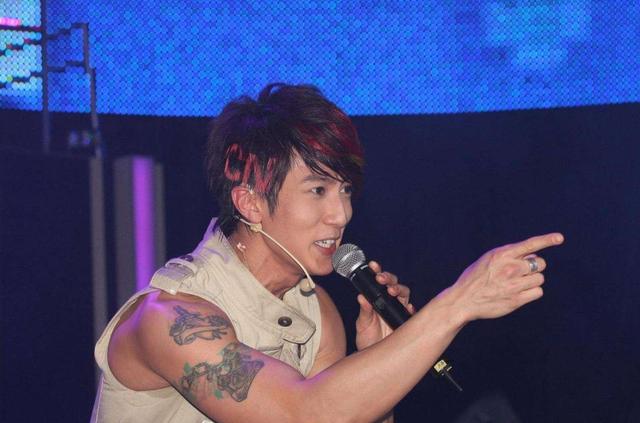 明星遮纹身,林心如用创可贴,看到苏有朋:机智如你