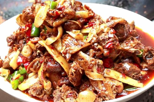 仔姜鸭软糯醇香麻辣爽口一道夏季专属菜还有一定减脂作用