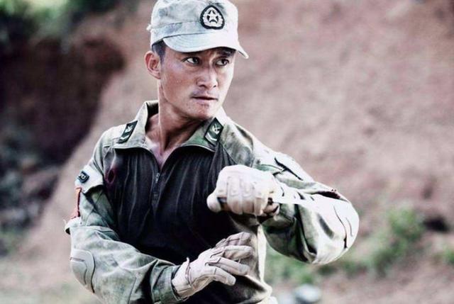 十位穿军装的明星,段奕宏阳刚,吴京硬气,杨幂干练