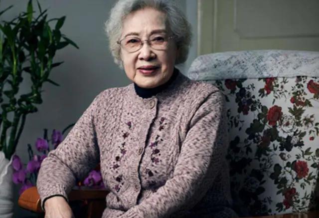 快100岁还在演电影,可说是国内最老的女演员,丈夫儿子都已去世