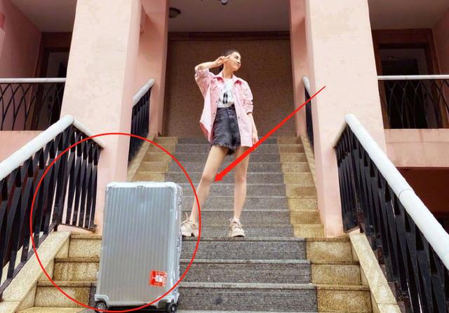 黄圣依把综艺节目当秀场,看清她带的行李箱数量,贫穷限制了想象