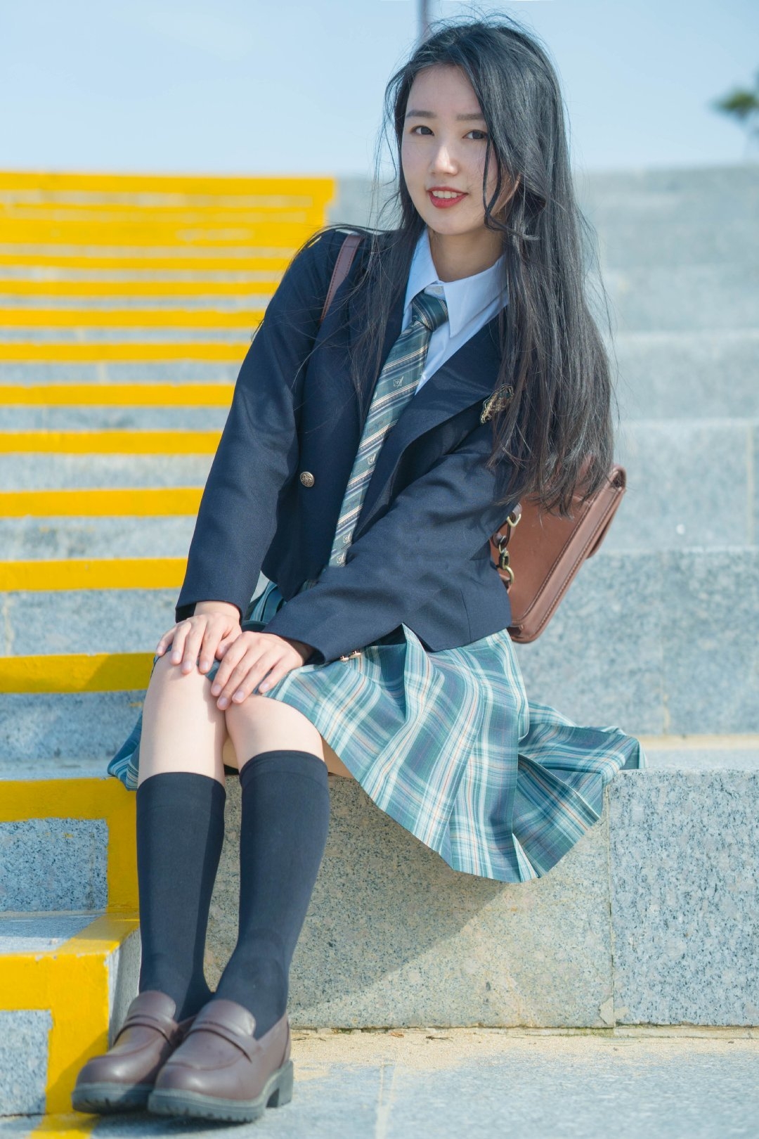 青春少女穿jk,笑起来真好看,像春天的花一样!