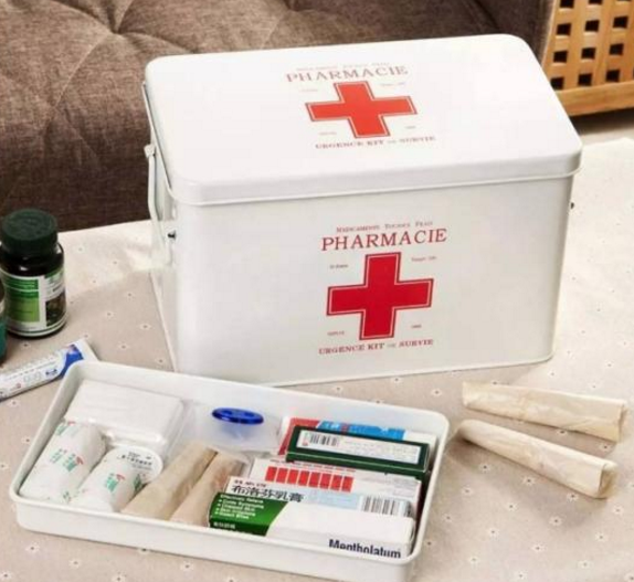 药品,即使你的家中并没有心脏病方面的患者,也需要备上一些可以急救的