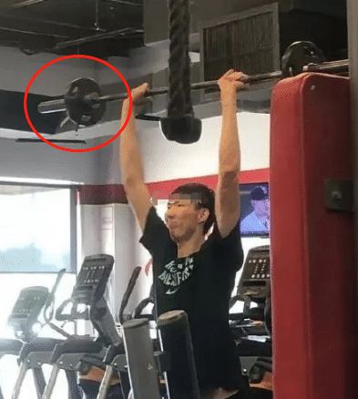 杠铃深蹲|周琦|哑铃_新浪新闻