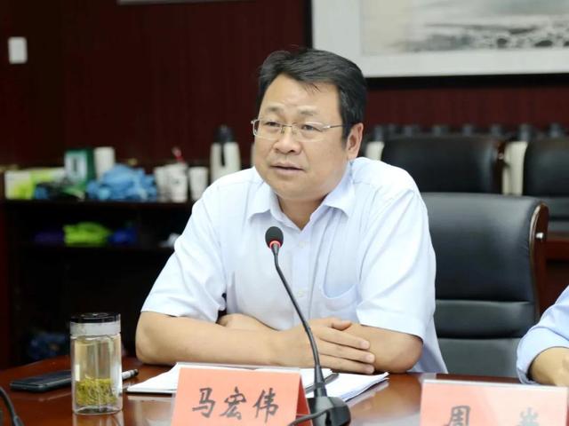 马宏伟指出,做好疫情防控工作是统筹做好经济社会发展各项工作的前提