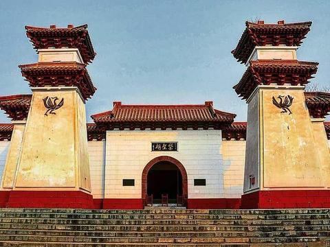 河南被埋没的景点,建筑统一来自汉代,专门纪念一位医学伟人|医圣祠|张仲景|景点_新浪新闻