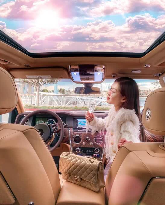 都说王思聪阅车无数,看到越南富婆的50辆豪车,王思聪都自愧不如