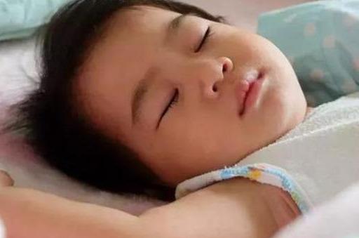 俗话说"孩子喜欢睡觉长得快"是真是假,做好这几点尤为重要
