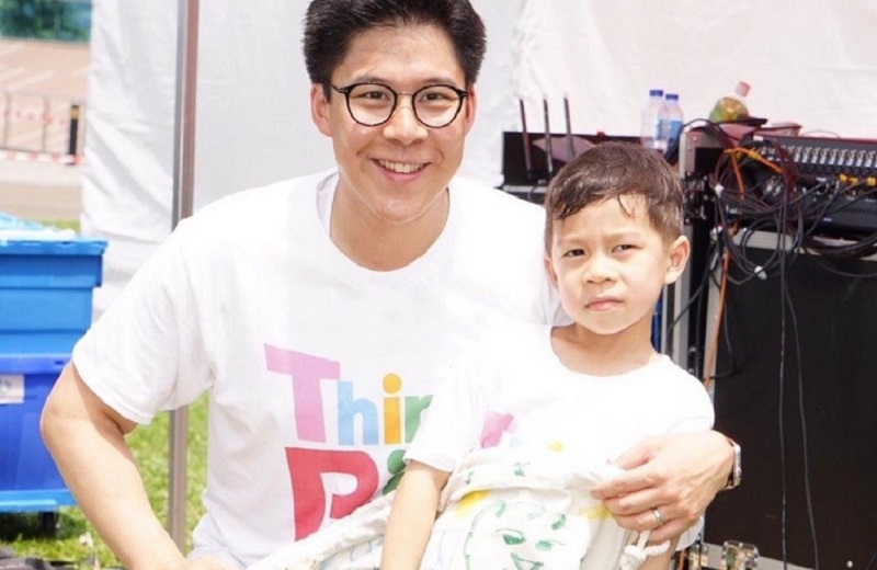 豪门清流霍启刚晒7岁儿子近照网友不愧是豪门继承人