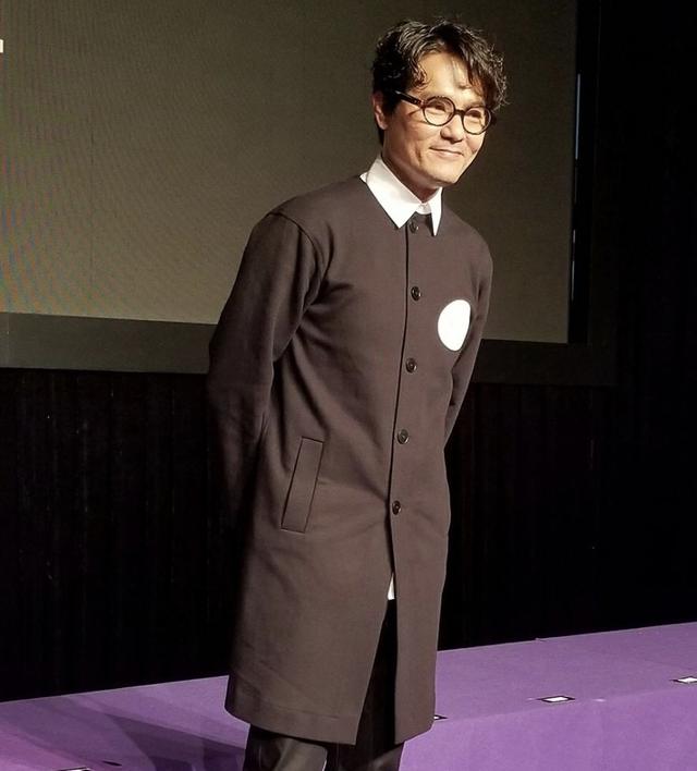 52岁林家栋近照罕曝光!面色发黑满脸胡茬,身材佝偻状态显憔悴